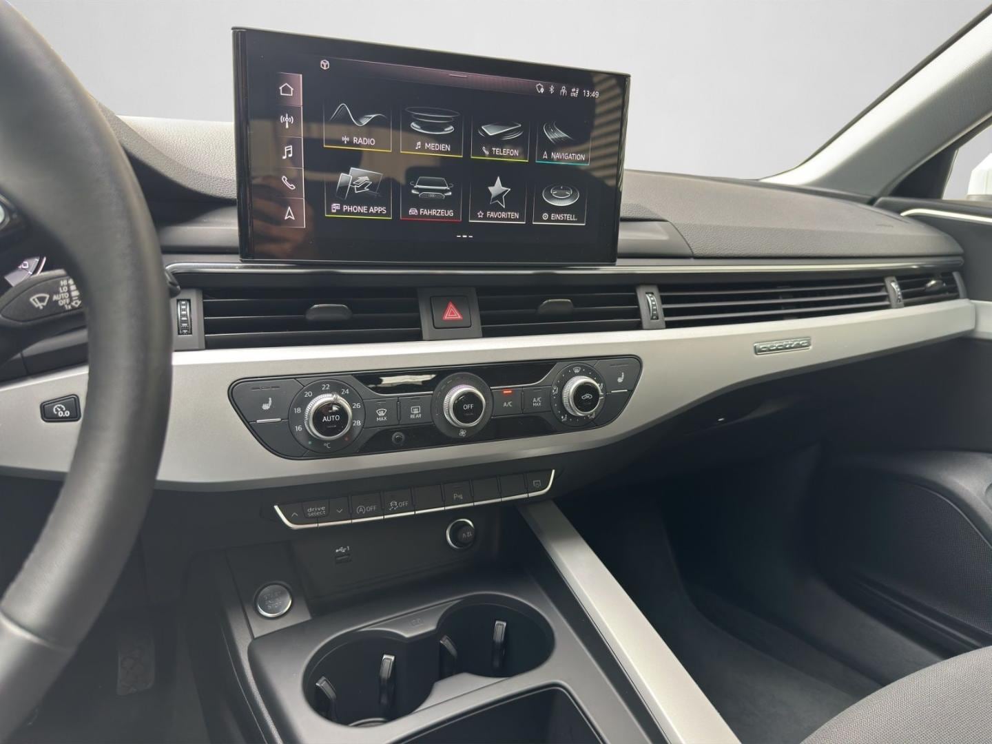 Bild über Audi A4 Avant S line 40 TDI quattro S tronic - für weitere Informationen kontaktieren Sie den Audi Partner