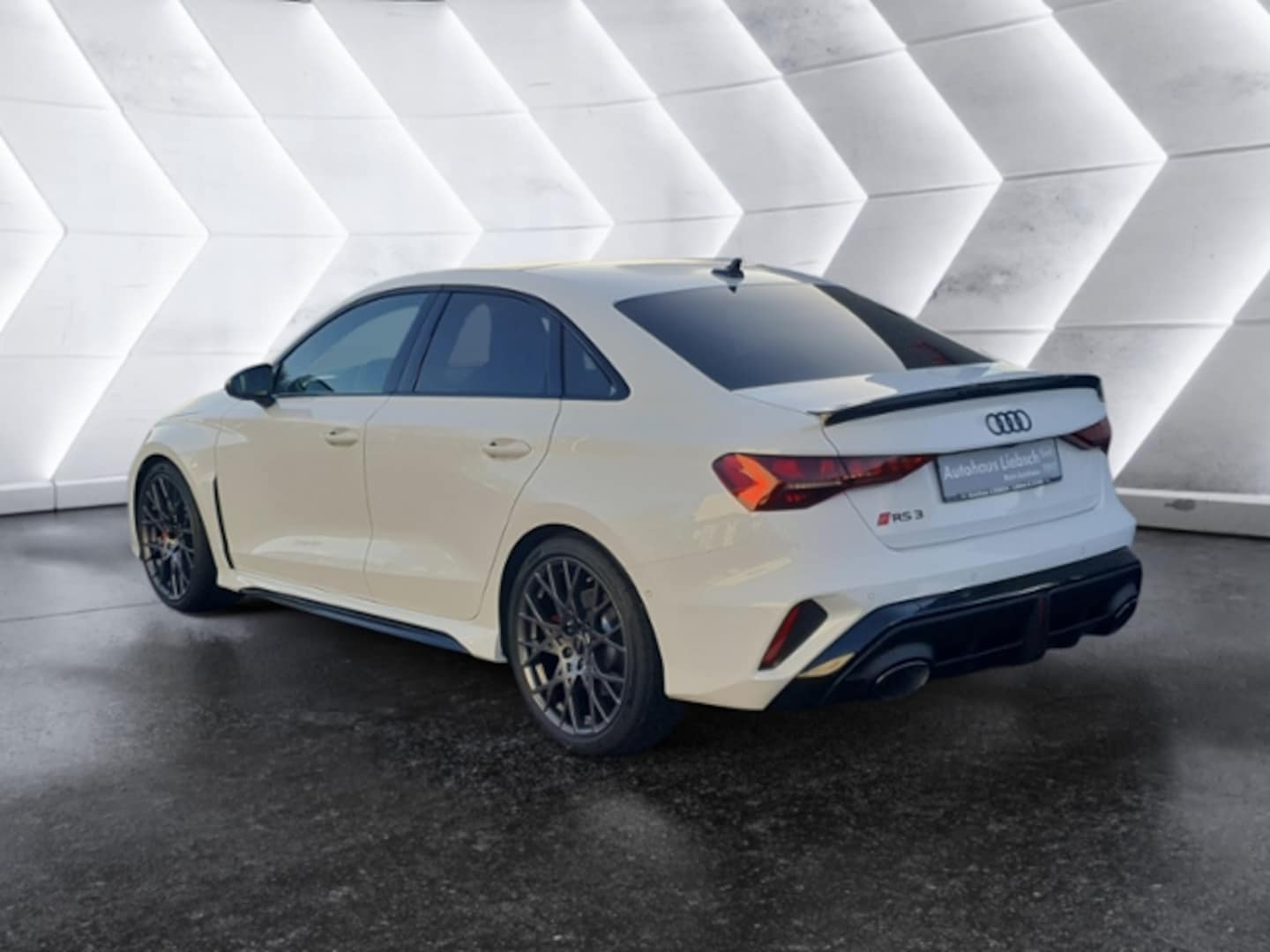 Bild über Audi RS 3 Limousine TFSI quattro S tronic - für weitere Informationen kontaktieren Sie den Audi Partner
