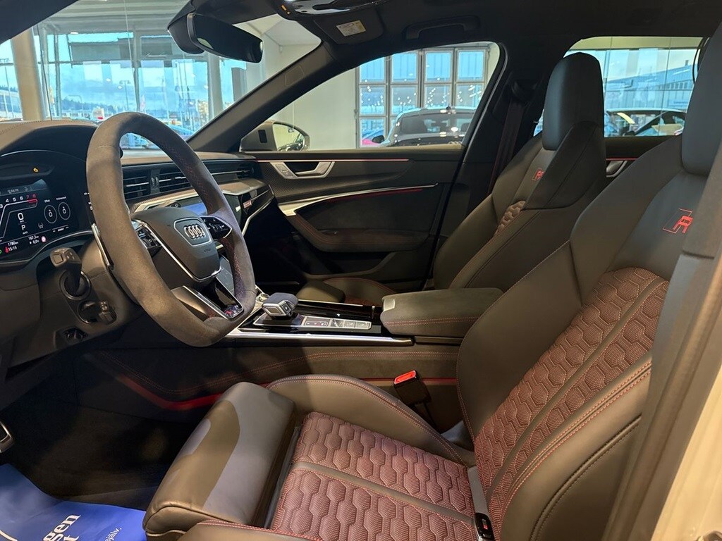 Bild som visar&nbsp;Audi RS 6 Avant&nbsp;RS 6 Avant performance 630 hk tiptronic - för mer information kontakta din Audi Partner