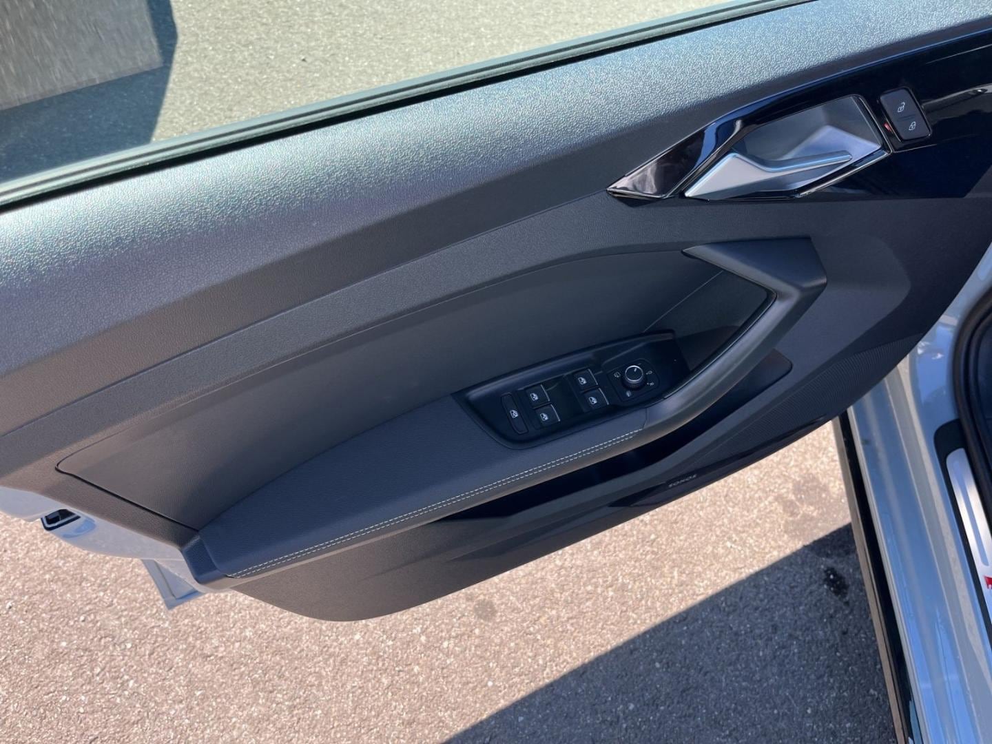 Bild über Audi A1 Sportback S line 30 TFSI S tronic - für weitere Informationen kontaktieren Sie den Audi Partner