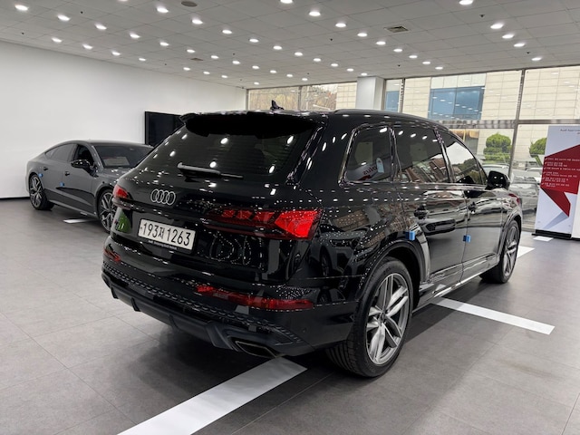 Audi Q7 55 TFSI quattro Premium 250 340 kW hp tiptronic — фото 2