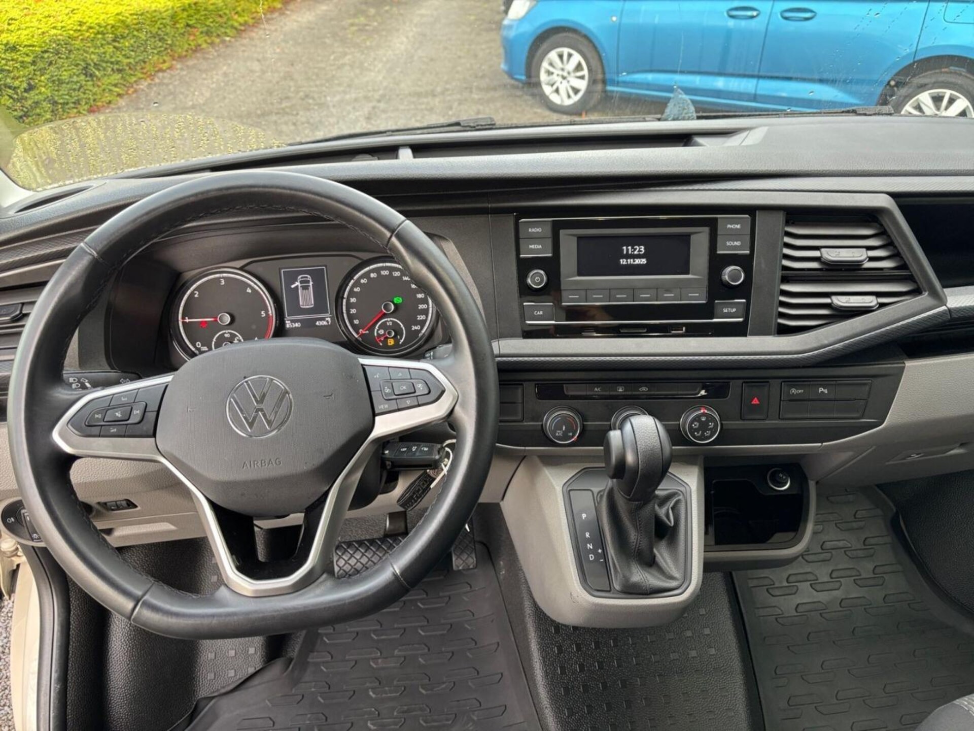 Volkswagen T6.1 Transporter Kombi langer Radstand