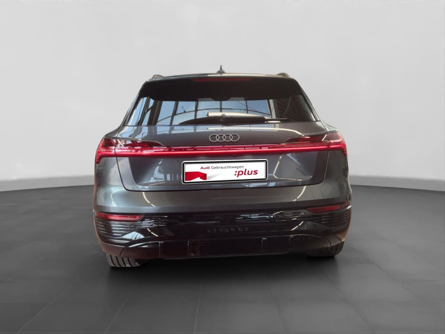 Bild über Audi Q8 e-tron S line 55 e-tron quattro - für weitere Informationen kontaktieren Sie den Audi Partner