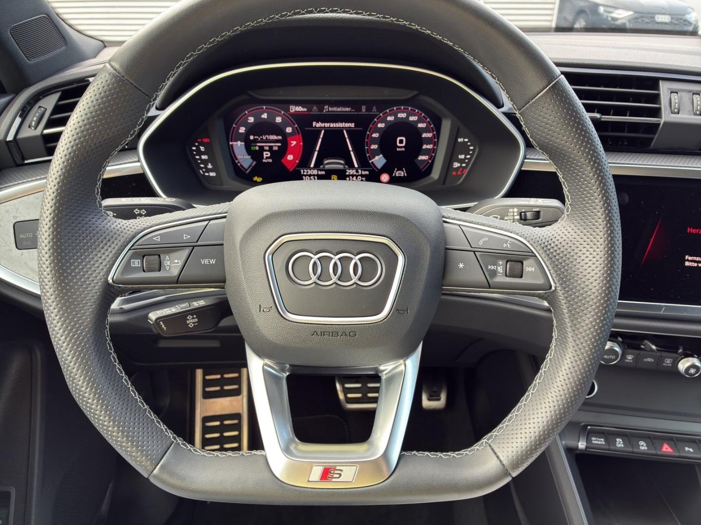 Bild über Audi Q3 Sportback 35 TFSI S tronic - für weitere Informationen kontaktieren Sie den Audi Partner