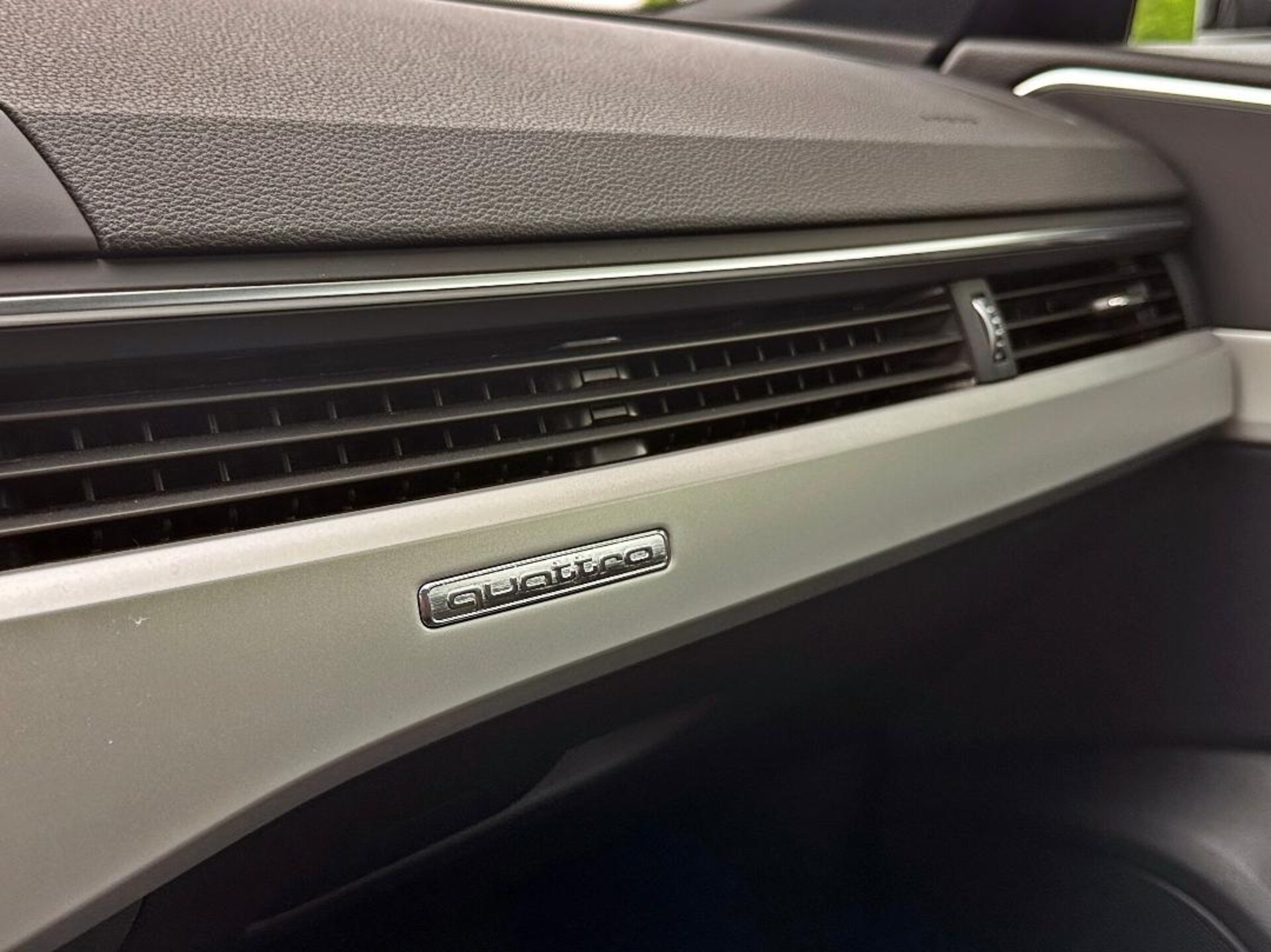 Audi A4 Avant S line