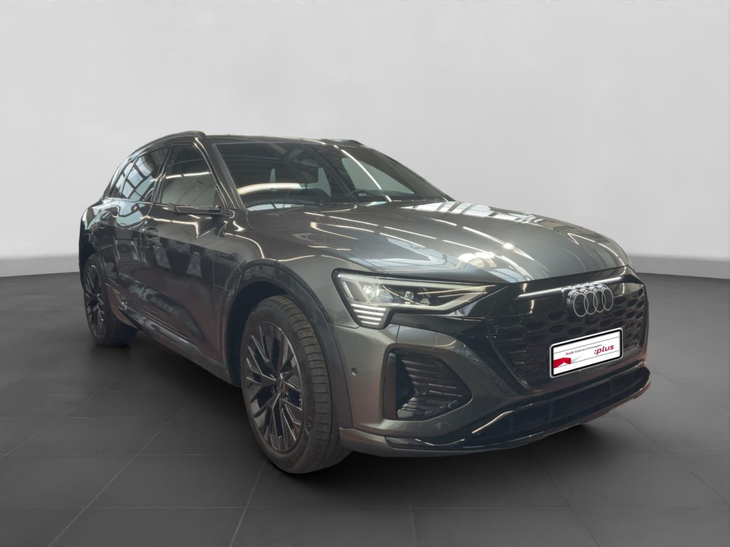 Bild über Audi Q8 e-tron S line 55 e-tron quattro - für weitere Informationen kontaktieren Sie den Audi Partner