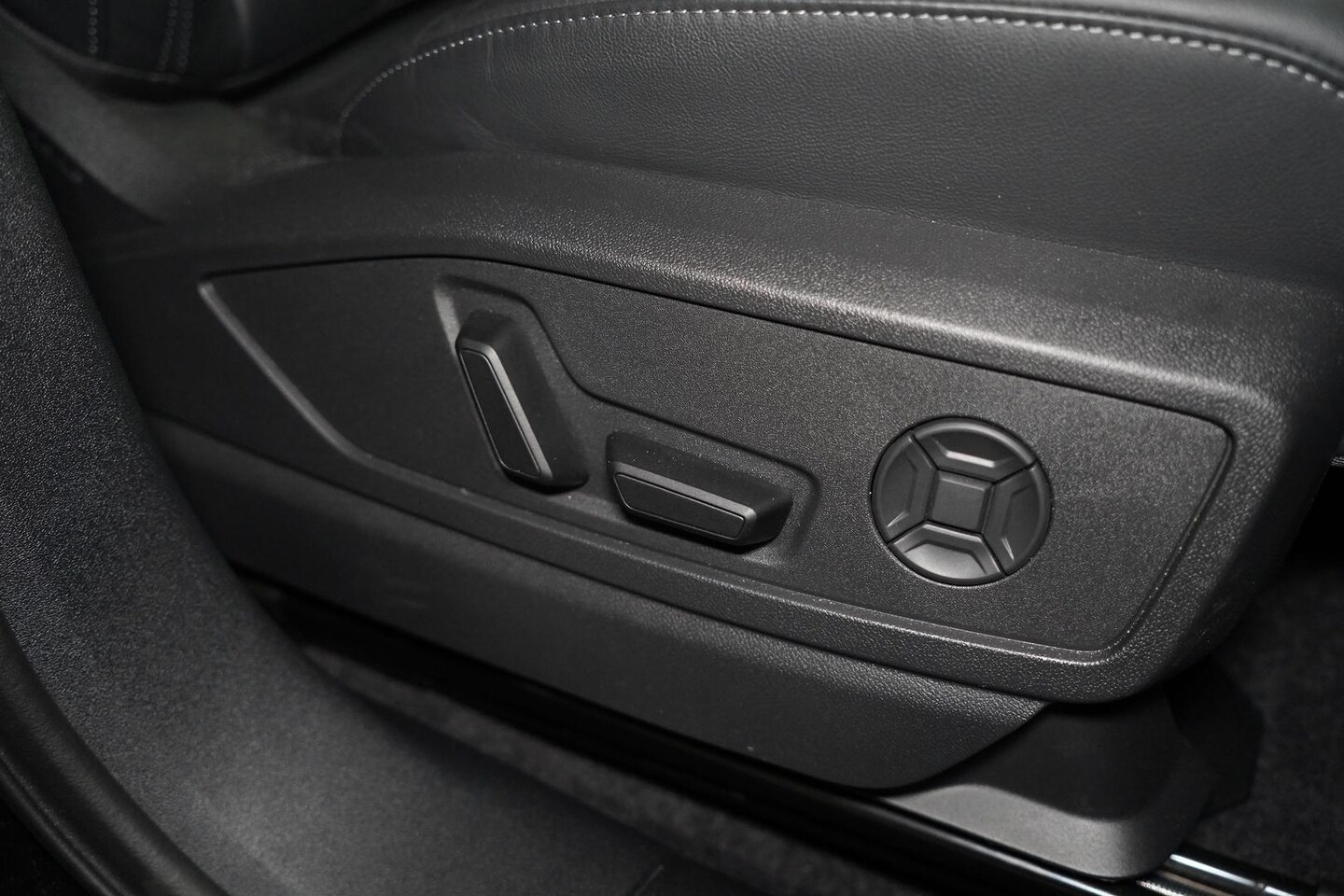 Image about Audi Q5 SUV TDI quattro 150 kW sport