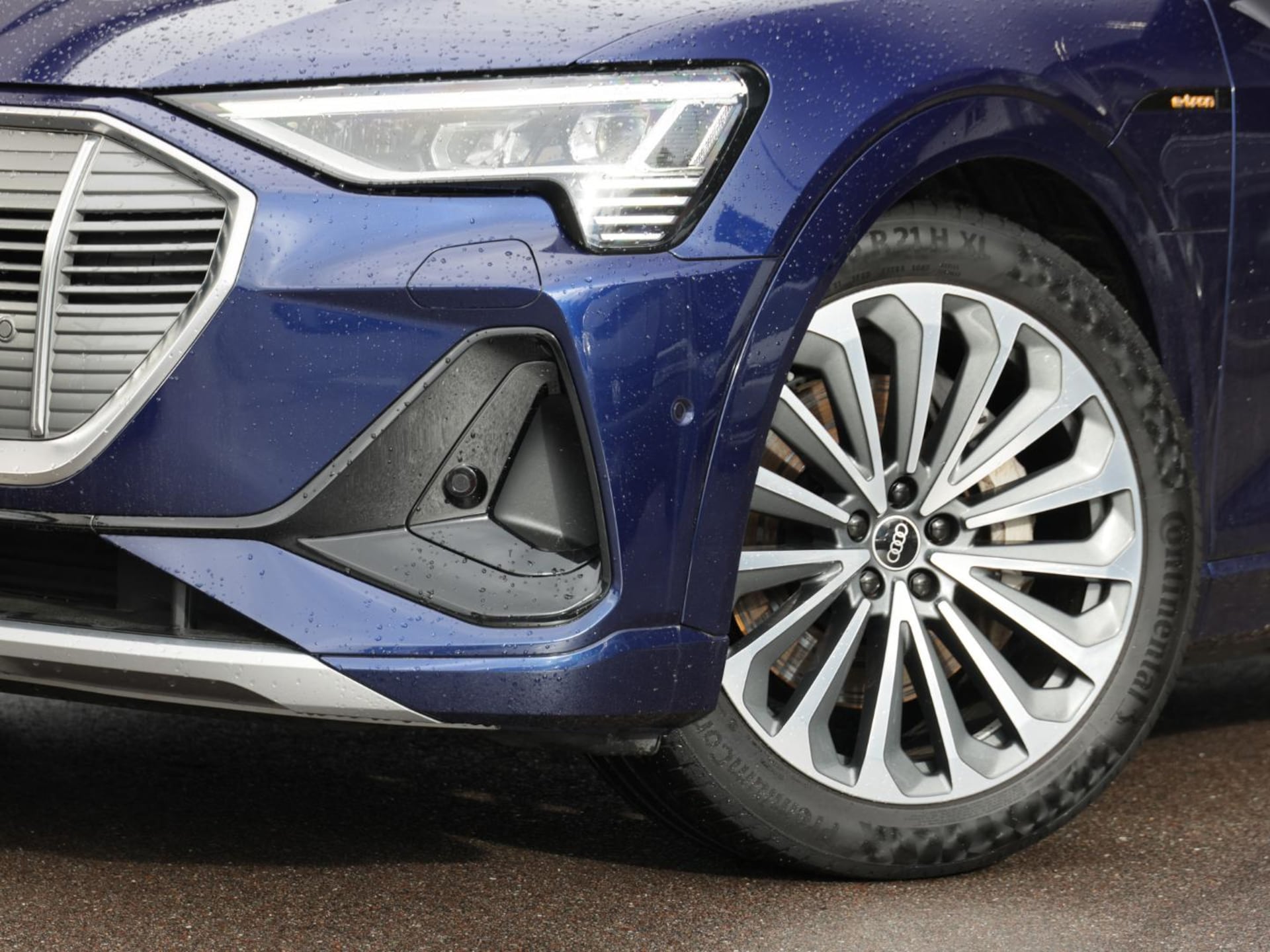 Audi e-tron S line