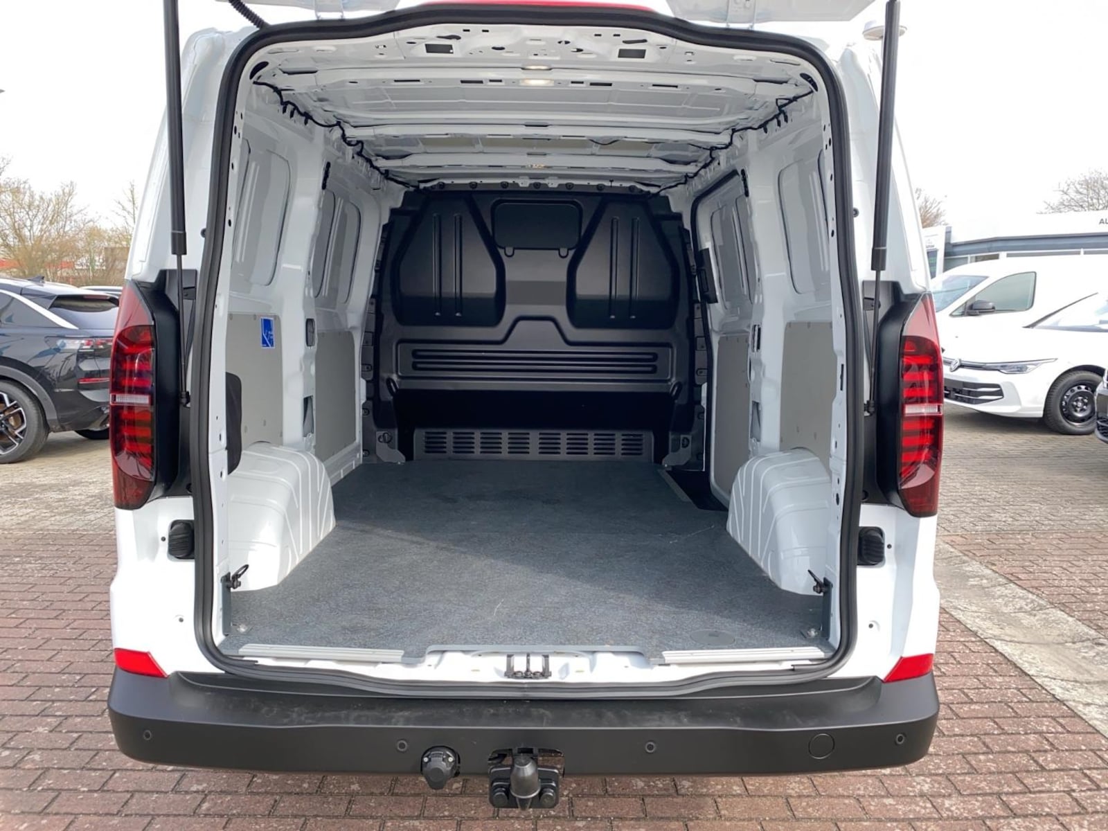 Volkswagen Transporter Kasten kurzer Radstand – Bild 11