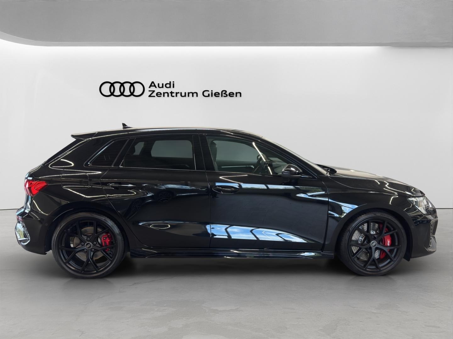 Bild über Audi RS 3 Sportback TFSI quattro S tronic - für weitere Informationen kontaktieren Sie den Audi Partner