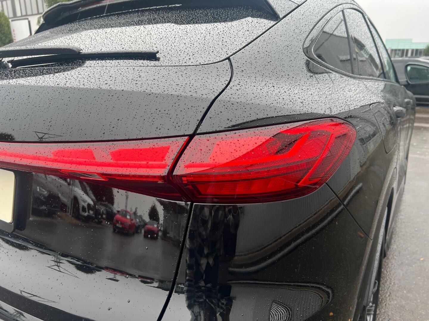 Bild über Audi SQ5 Sportback edition one mit Akzenten mythosschwarz TFSI 270 kW S tronic - für weitere Informationen kontaktieren Sie den Audi Partner