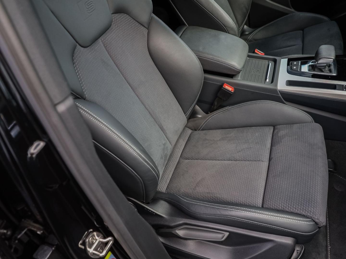 Bild über Audi Q5 Sportback 40 TFSI quattro S tronic - für weitere Informationen kontaktieren Sie den Audi Partner