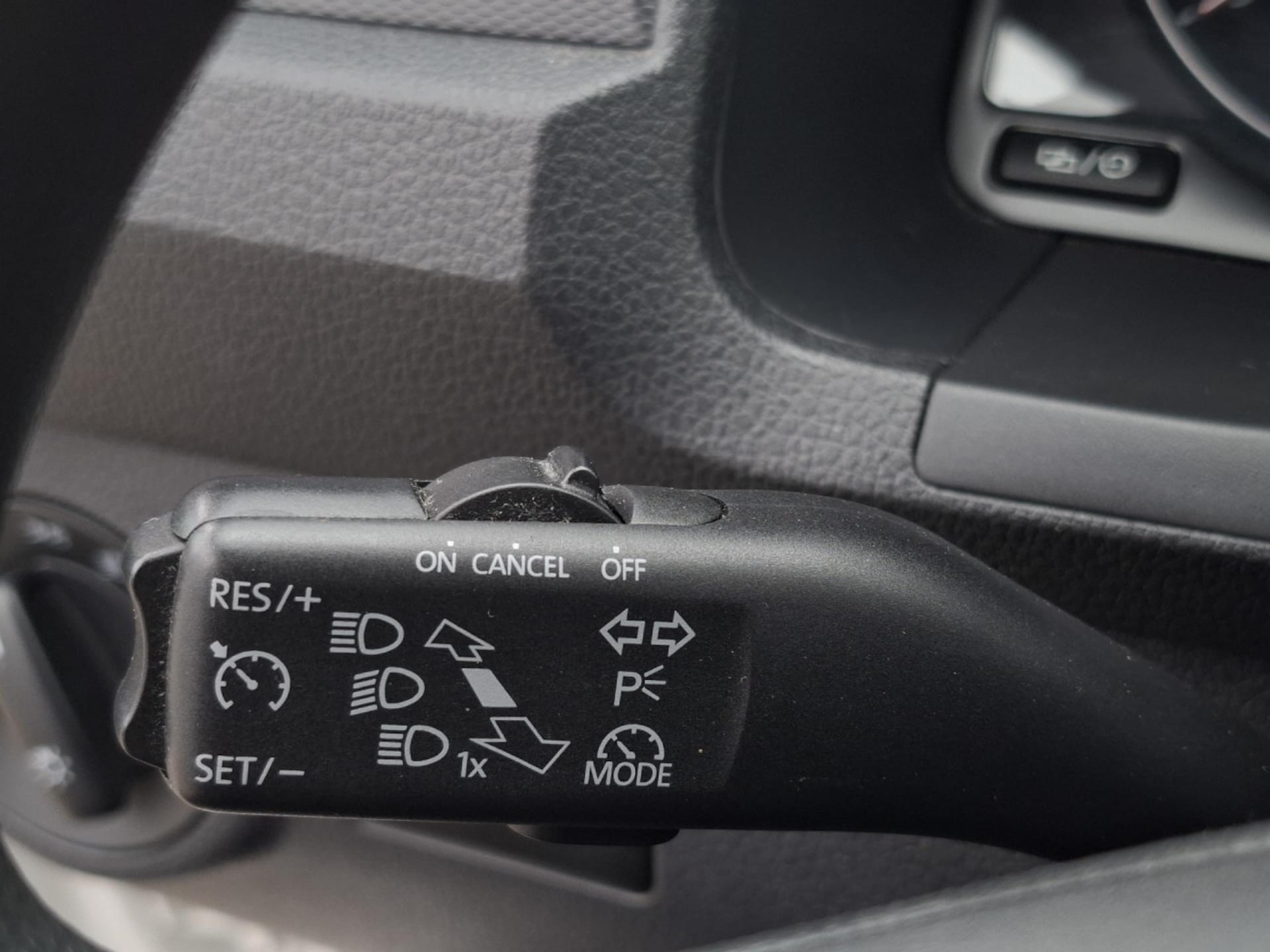 Volkswagen Caddy Kombi Basis-Modell