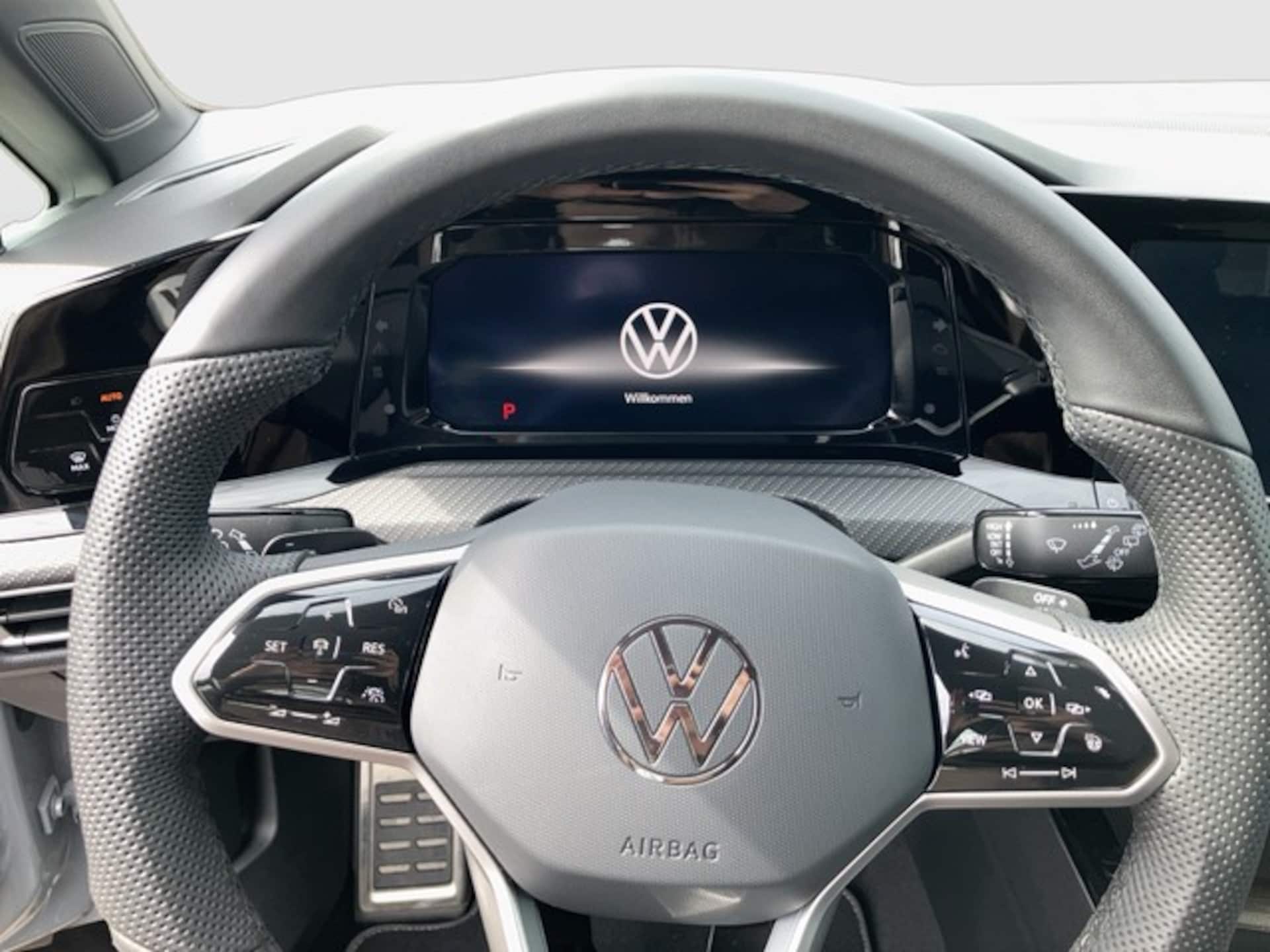 Volkswagen Golf R-Line
