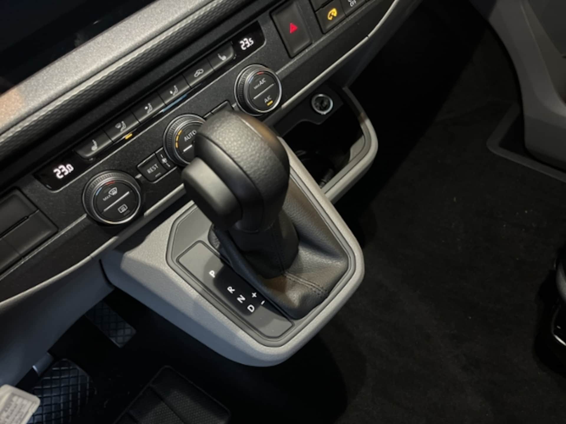 Volkswagen T6.1 Caravelle kurzer Radstand Comfortline