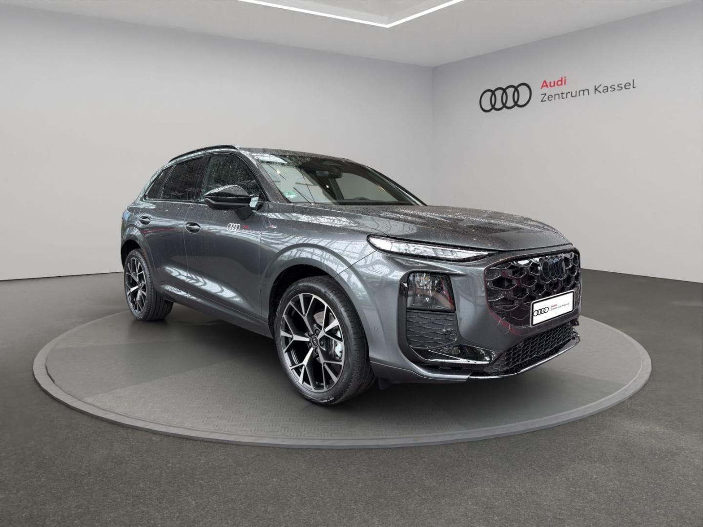 Bild über Audi Q3 SUV TFSI 110 kW S tronic - für weitere Informationen kontaktieren Sie den Audi Partner