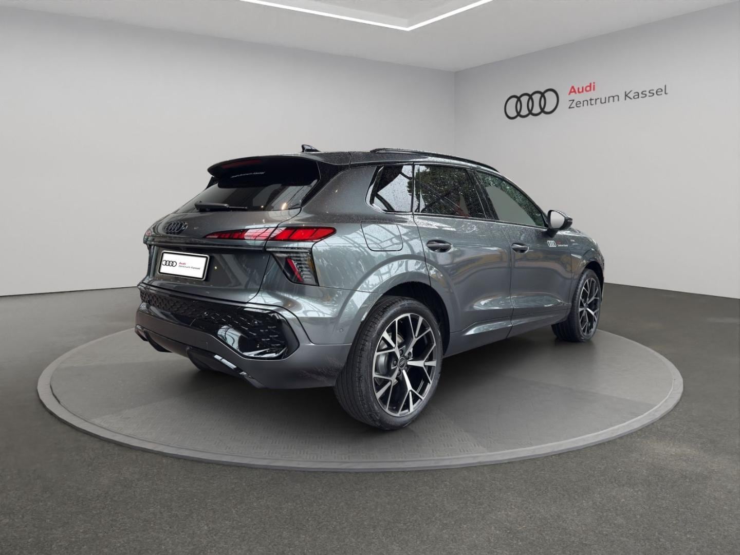 Bild über Audi Q3 SUV TFSI 110 kW S tronic - für weitere Informationen kontaktieren Sie den Audi Partner