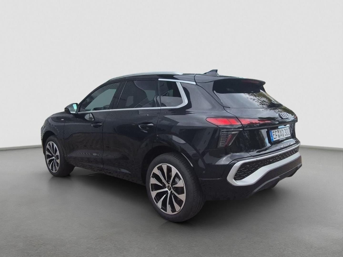 Bild über Audi Q3 SUV TFSI 110 kW S tronic - für weitere Informationen kontaktieren Sie den Audi Partner