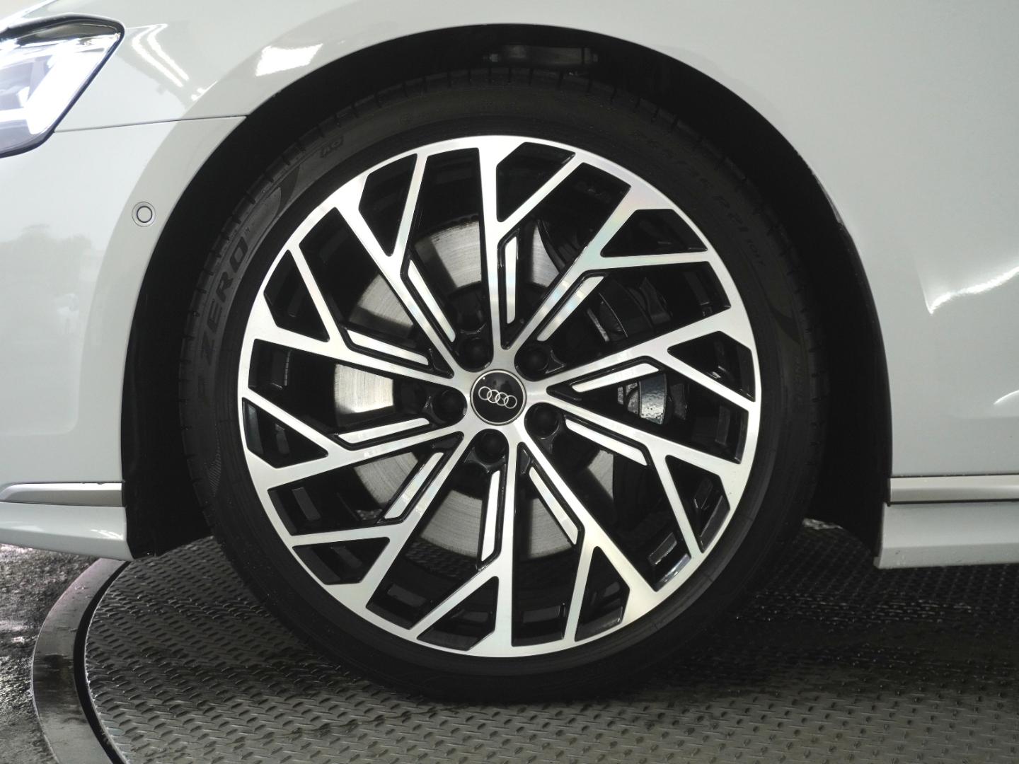Audi S8 S8 TFSI 420(571) kW(PS) tiptronic for more details contact your dealer