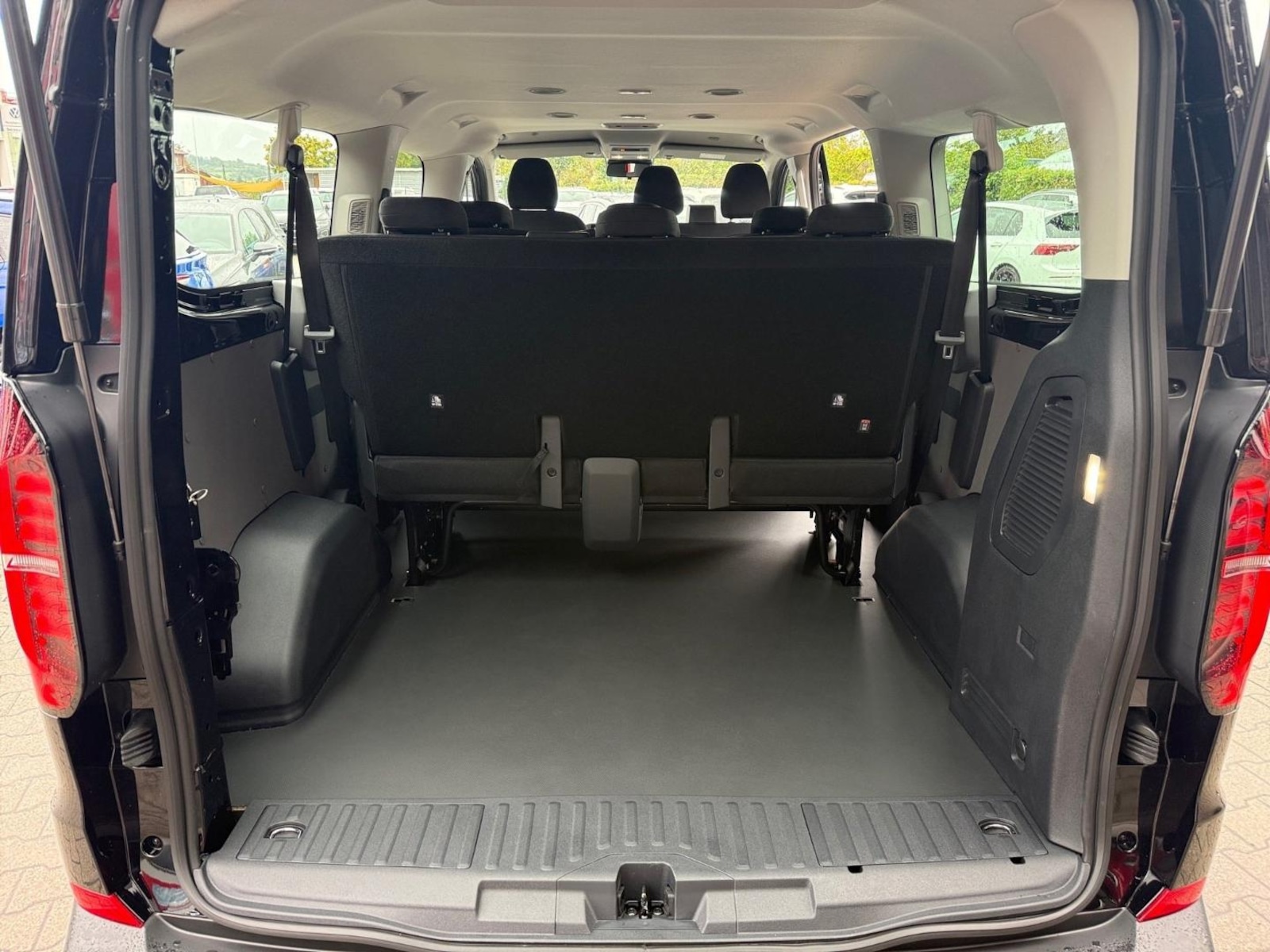 Volkswagen Transporter Kombi langer Radstand – Bild 15