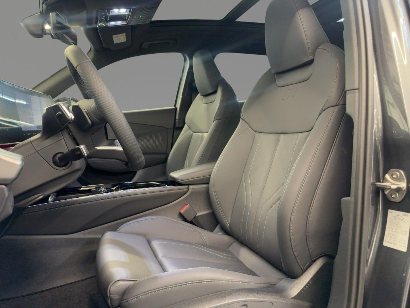 Bild über Audi Q3 SUV TDI quattro 142 kW S tronic - für weitere Informationen kontaktieren Sie den Audi Partner