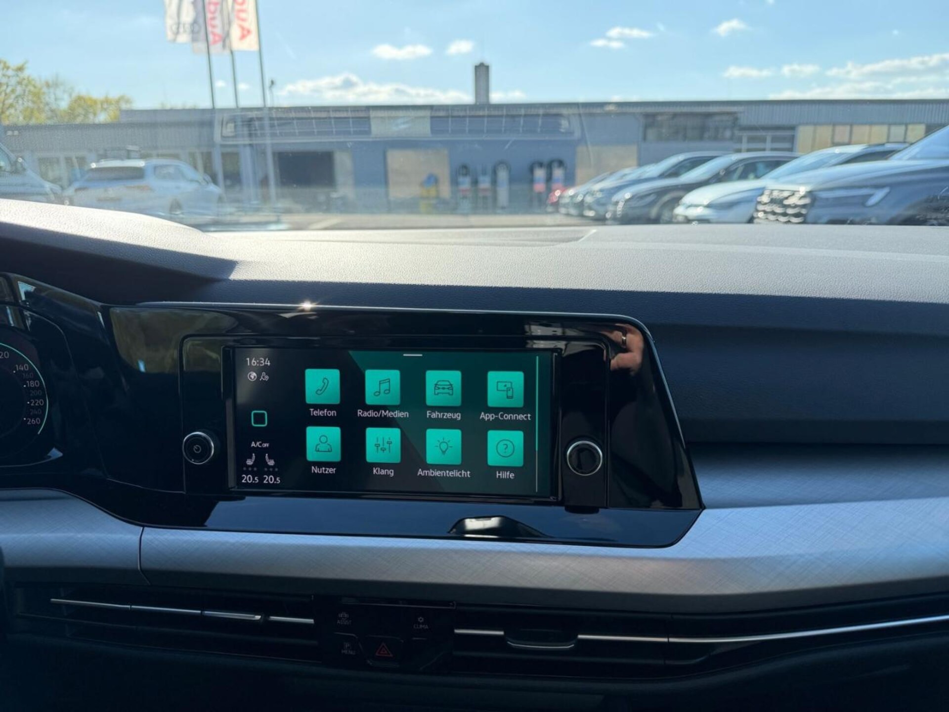 Volkswagen Golf Life