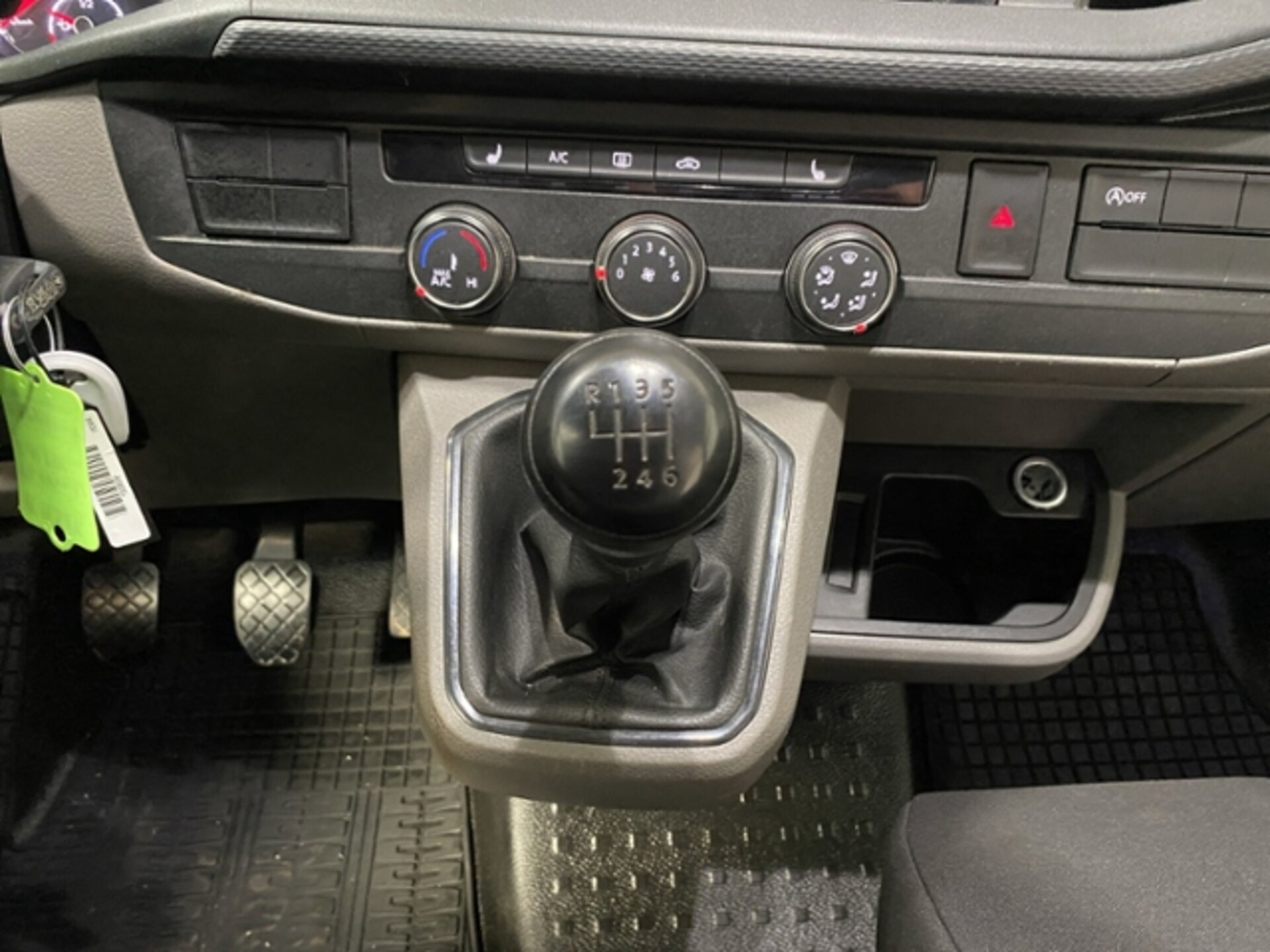 Volkswagen T6.1 Transporter Kombi langer Radstand