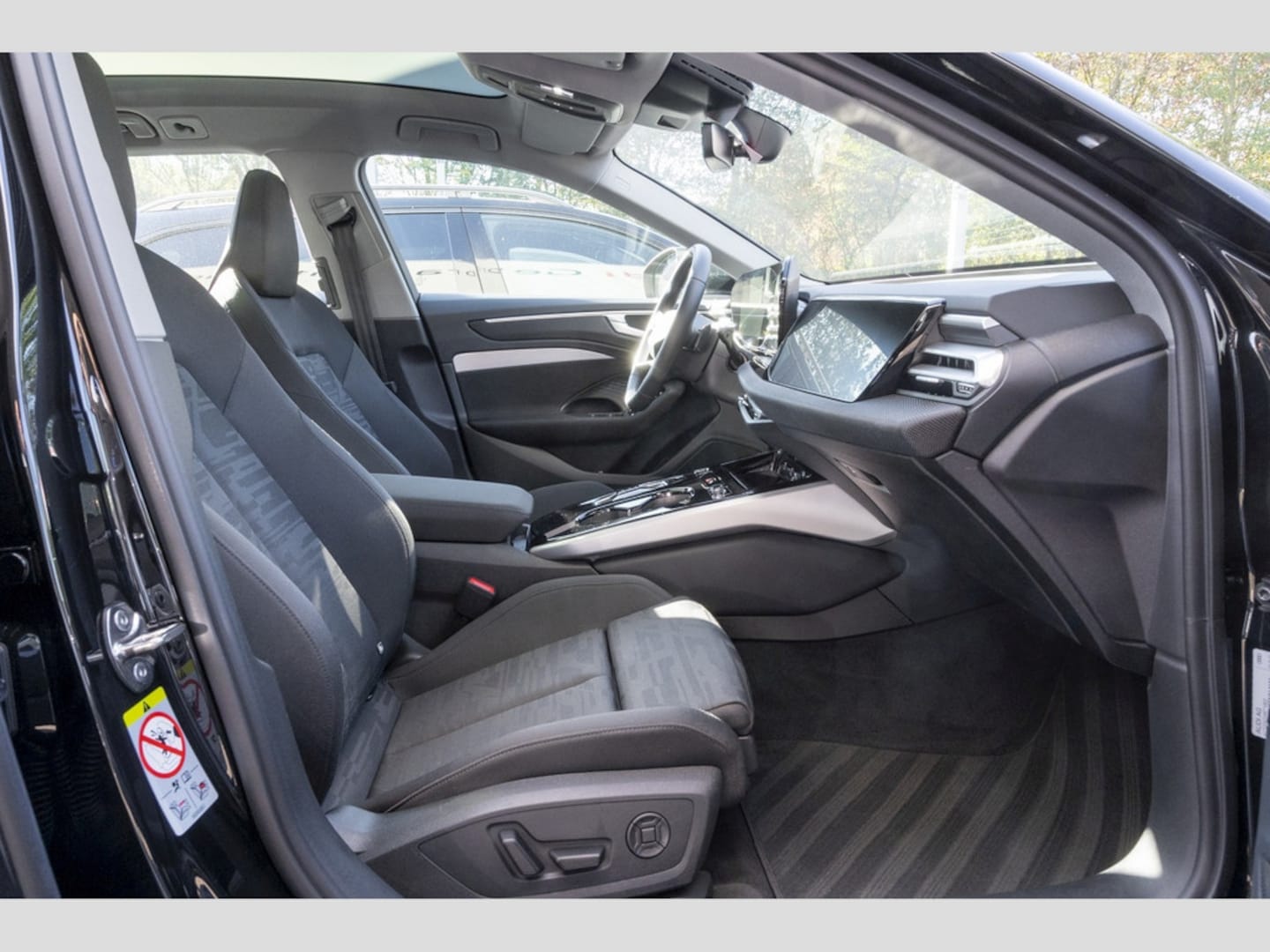 Bild über Audi A6 Avant TDI quattro 150 kW S tronic - für weitere Informationen kontaktieren Sie den Audi Partner