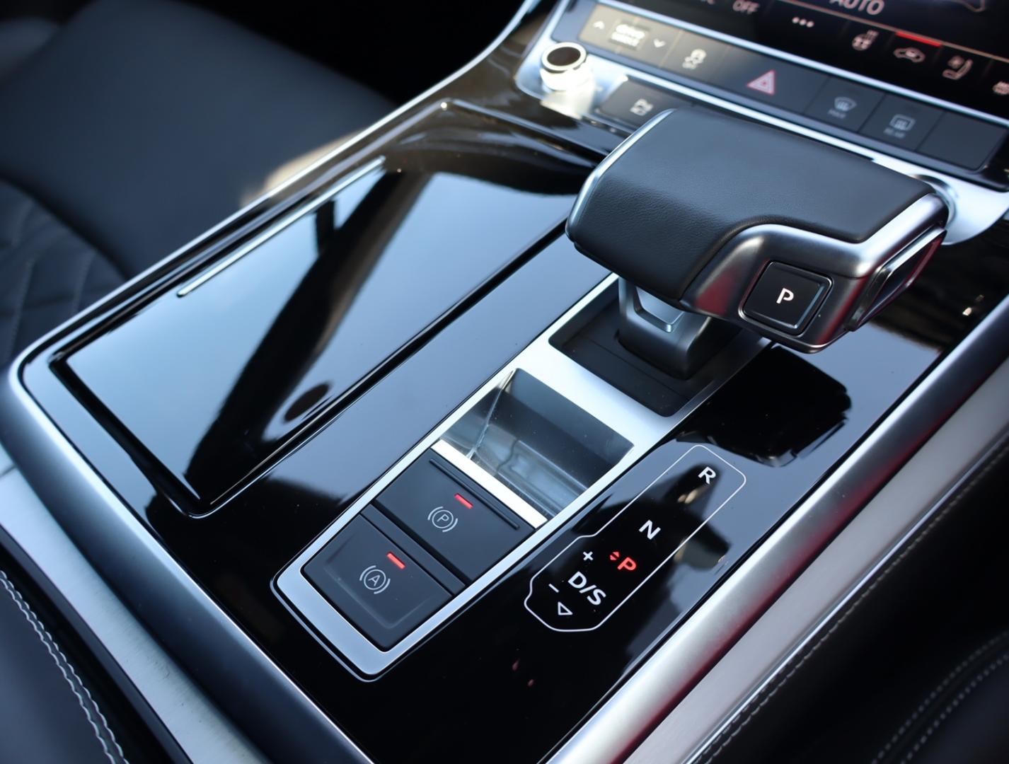 Audi Q7 SUV 55 TFSI quattro S line 250(340) kW(PS) tiptronic for more details contact your dealer