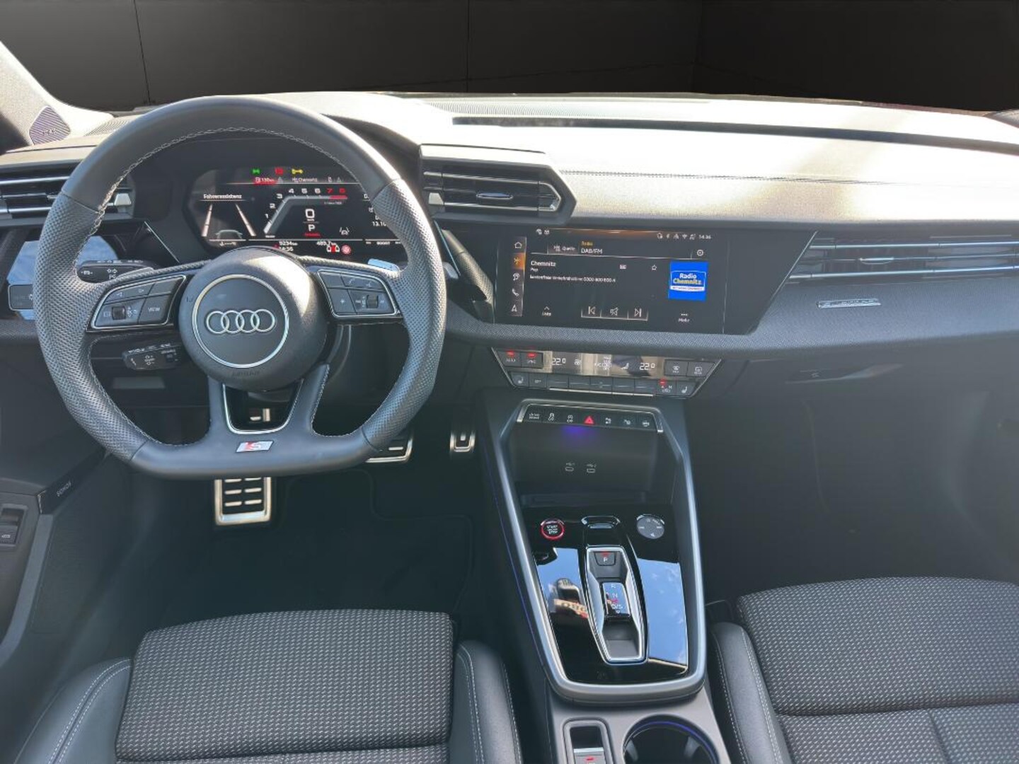 Bild über Audi S3 Limousine TFSI quattro S tronic - für weitere Informationen kontaktieren Sie den Audi Partner