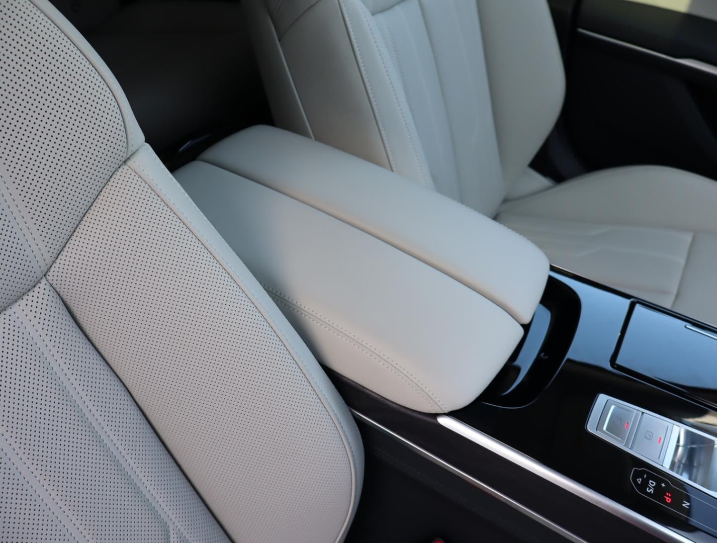 Audi A8 TFSI e 60 TFSI e quattro 340(462) kW(PS) tiptronic for more details contact your dealer