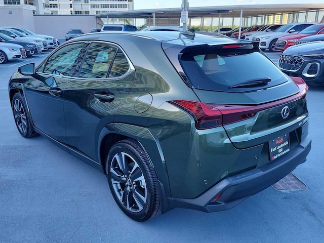 2025 Lexus UX 300h