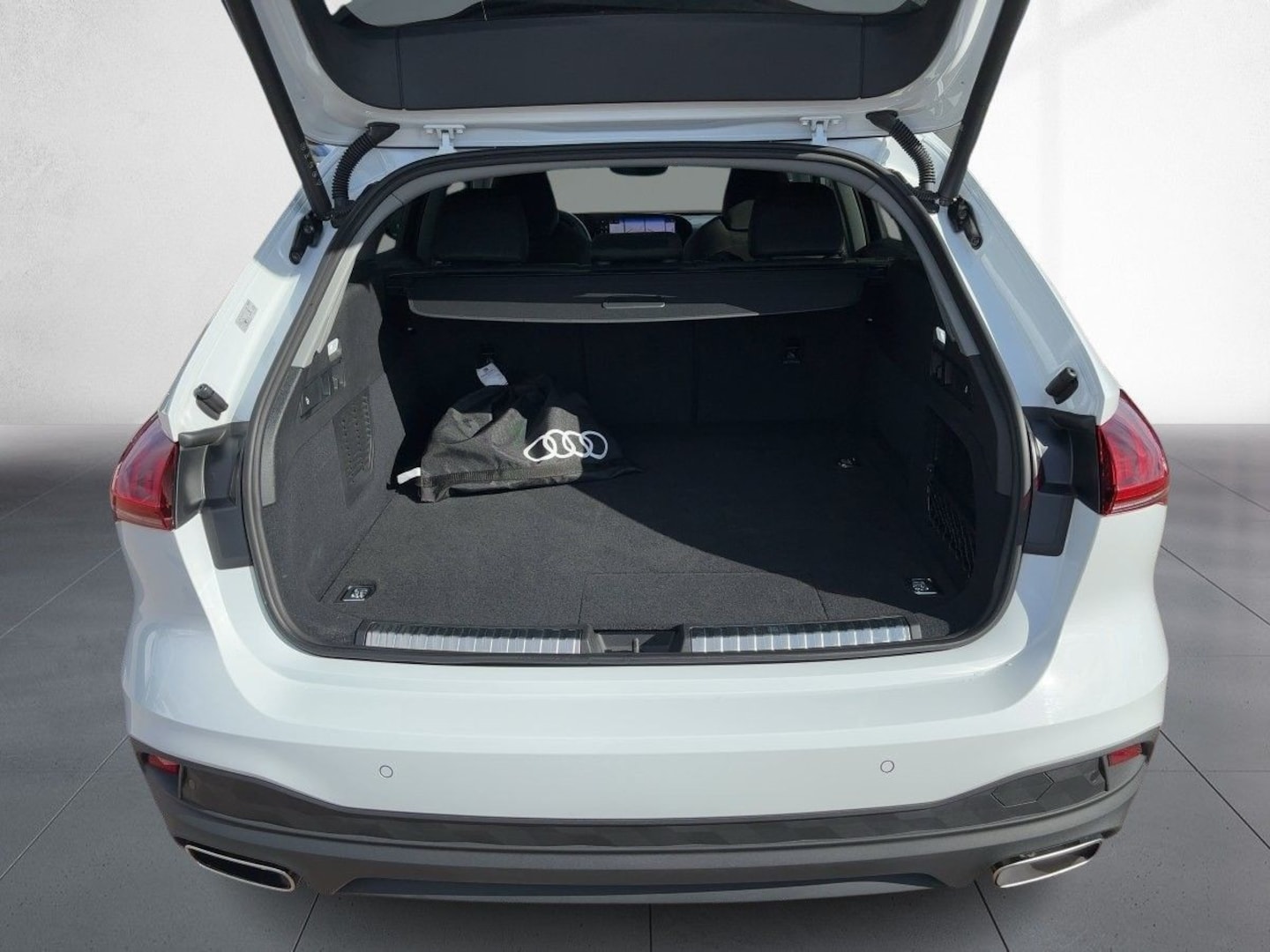 Bild über Audi A5 Avant e-hybrid e-hybrid quattro 220 kW S tronic - für weitere Informationen kontaktieren Sie den Audi Partner