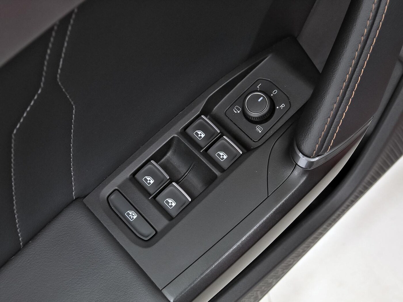 CUPRA Leon León 1.5 eTSI DSG 110 kW (150 CV) — photo 11