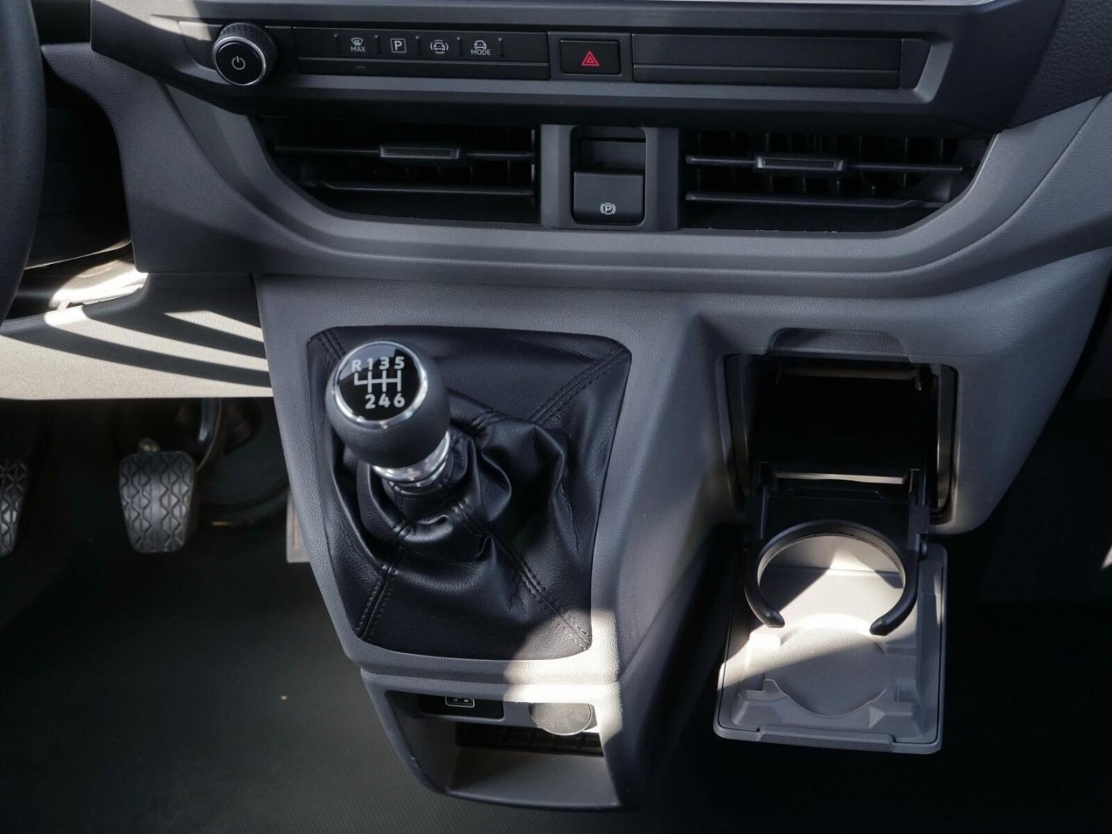 Volkswagen Transporter Kombi kurzer Radstand – Bild 7