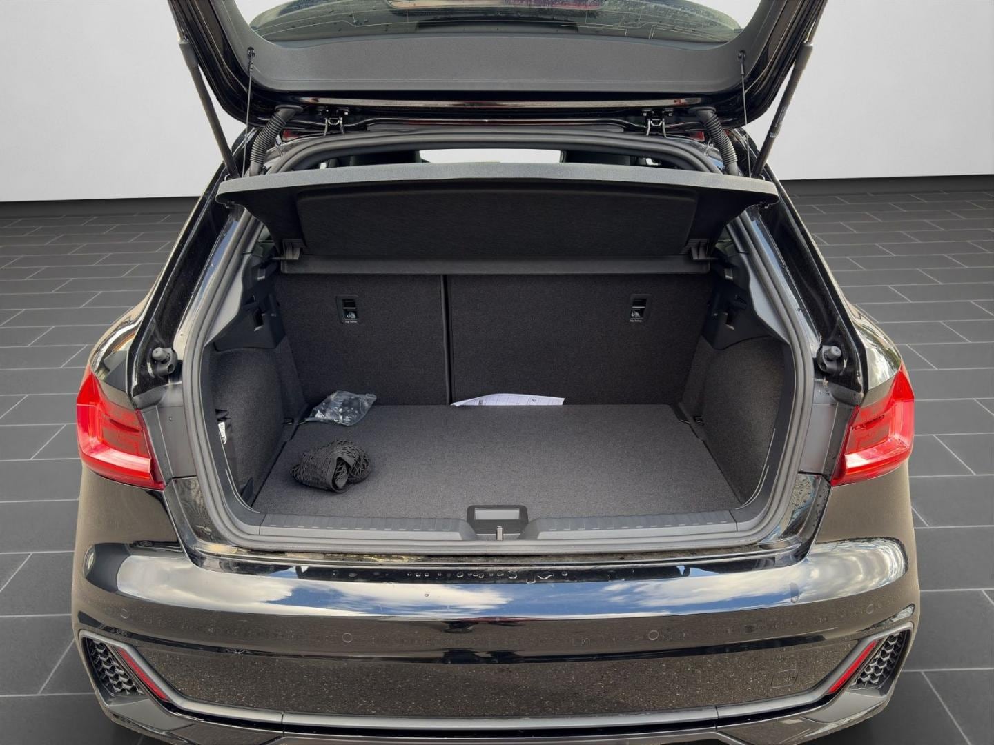 Bild über Audi A1 Sportback S line 35 TFSI S tronic - für weitere Informationen kontaktieren Sie den Audi Partner