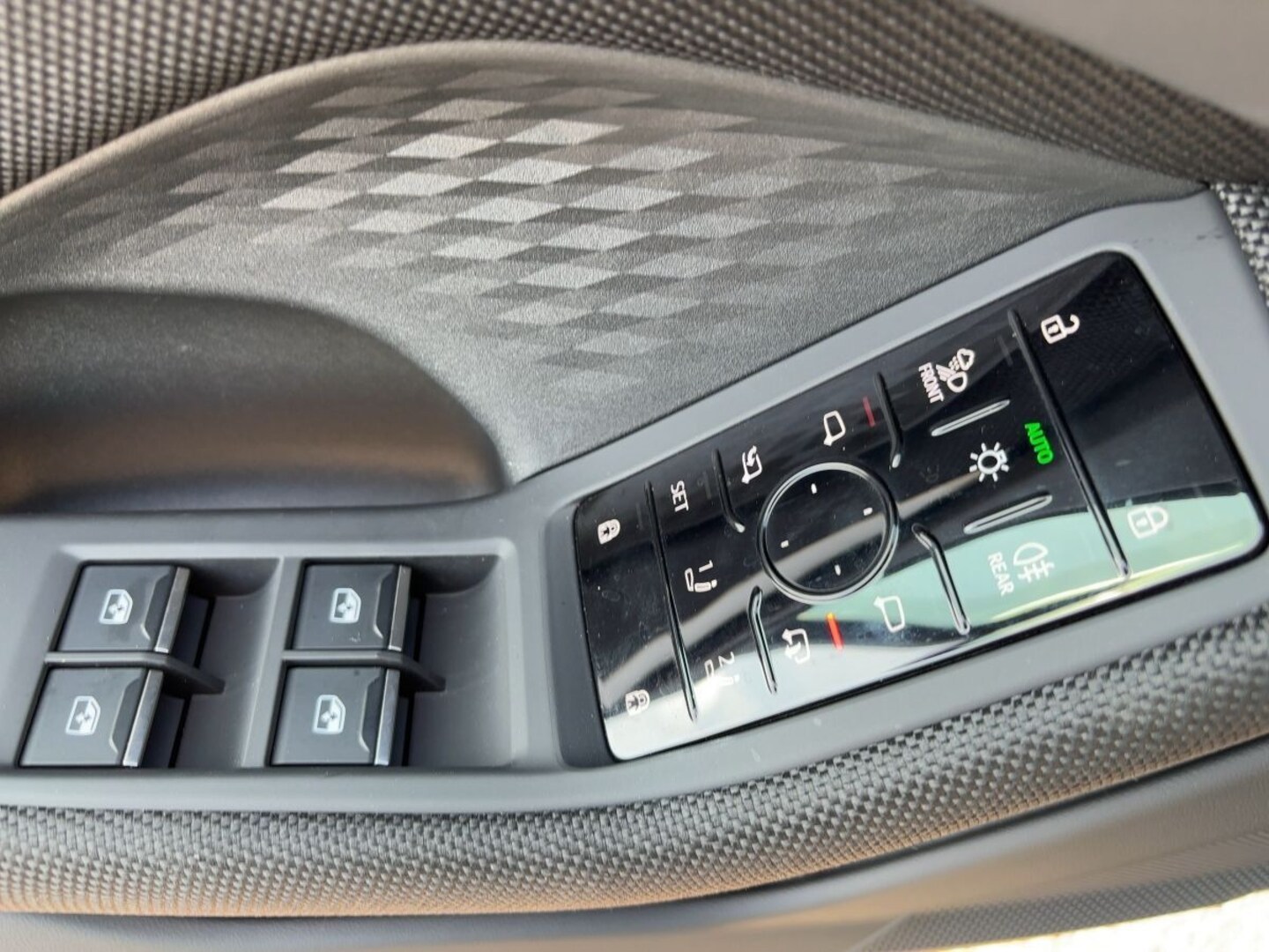 Bild über Audi A6 Avant TDI quattro 150 kW S tronic - für weitere Informationen kontaktieren Sie den Audi Partner