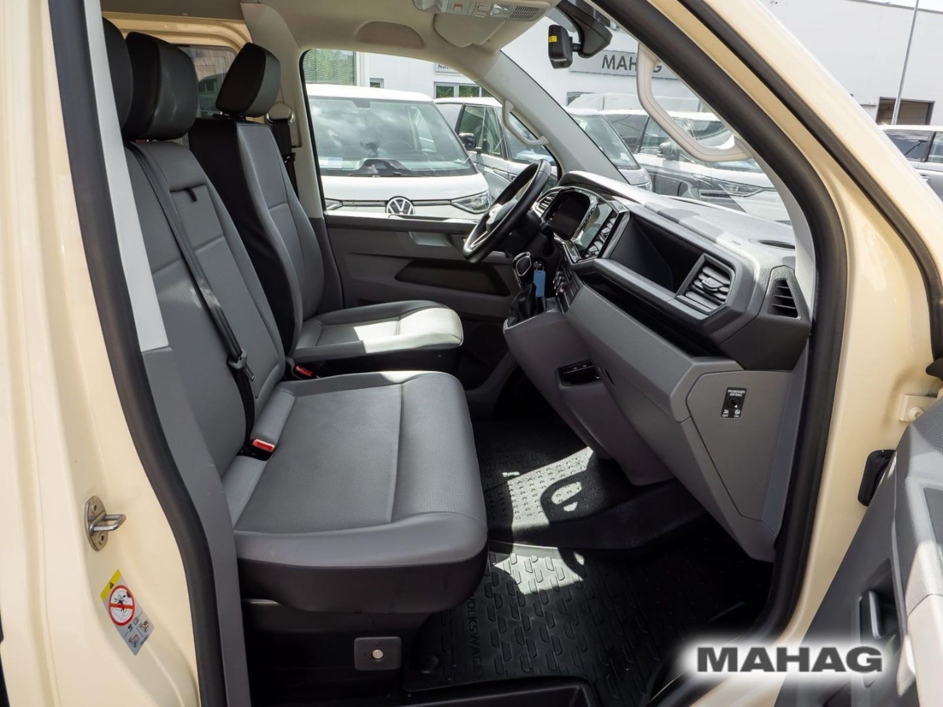 Volkswagen T6.1 Transporter Kombi langer Radstand