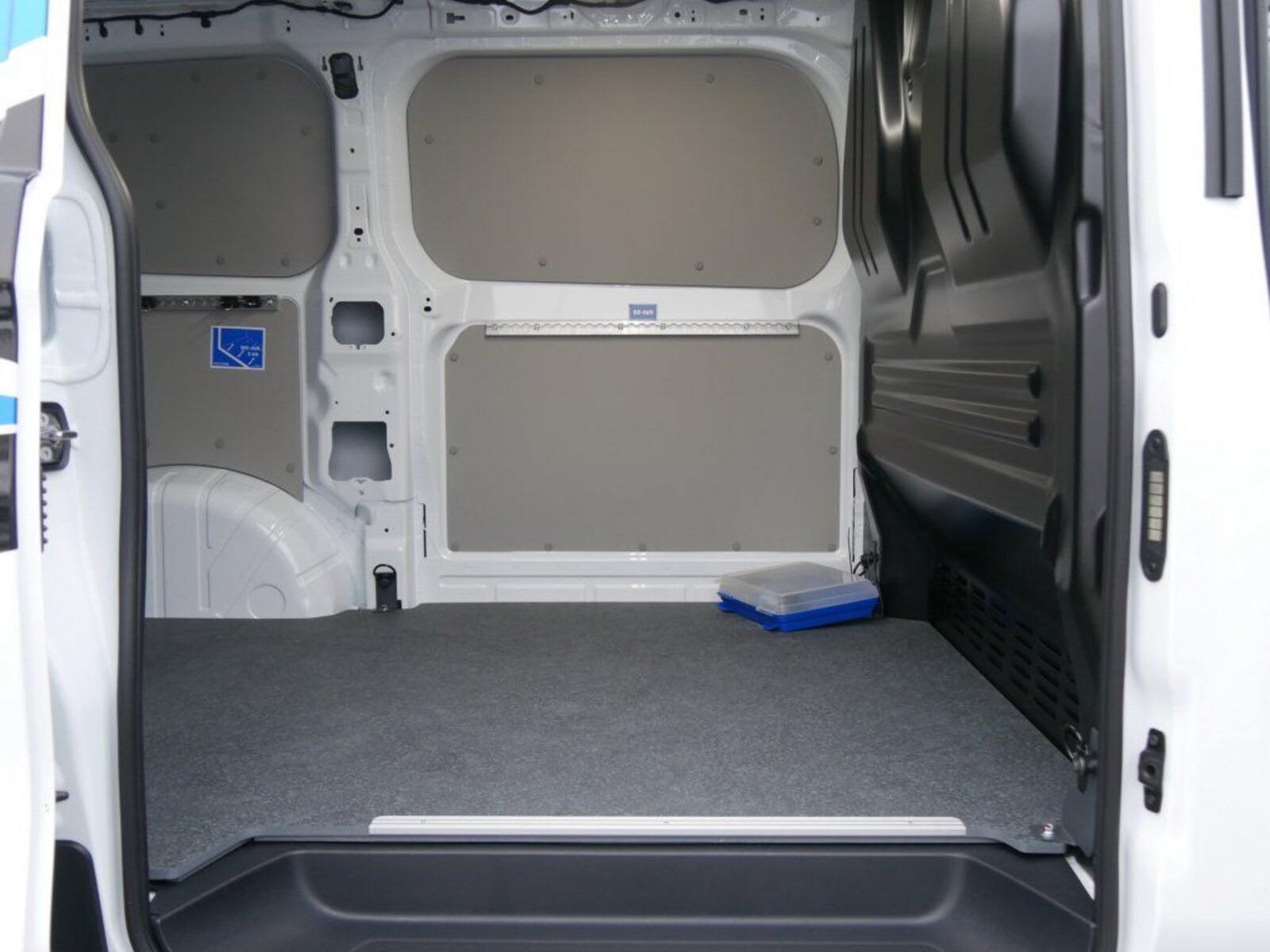 Volkswagen Transporter Kasten kurzer Radstand – Bild 6