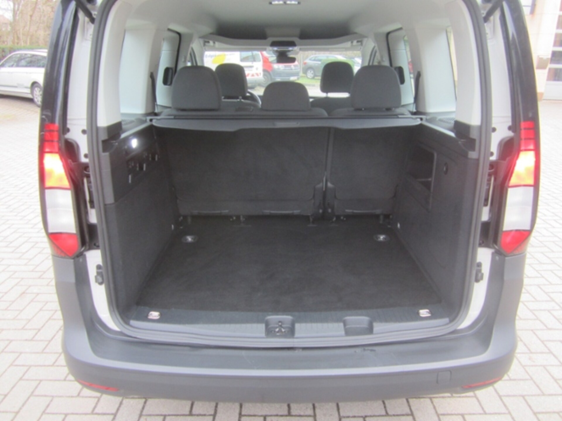 Volkswagen Caddy Basis-Modell