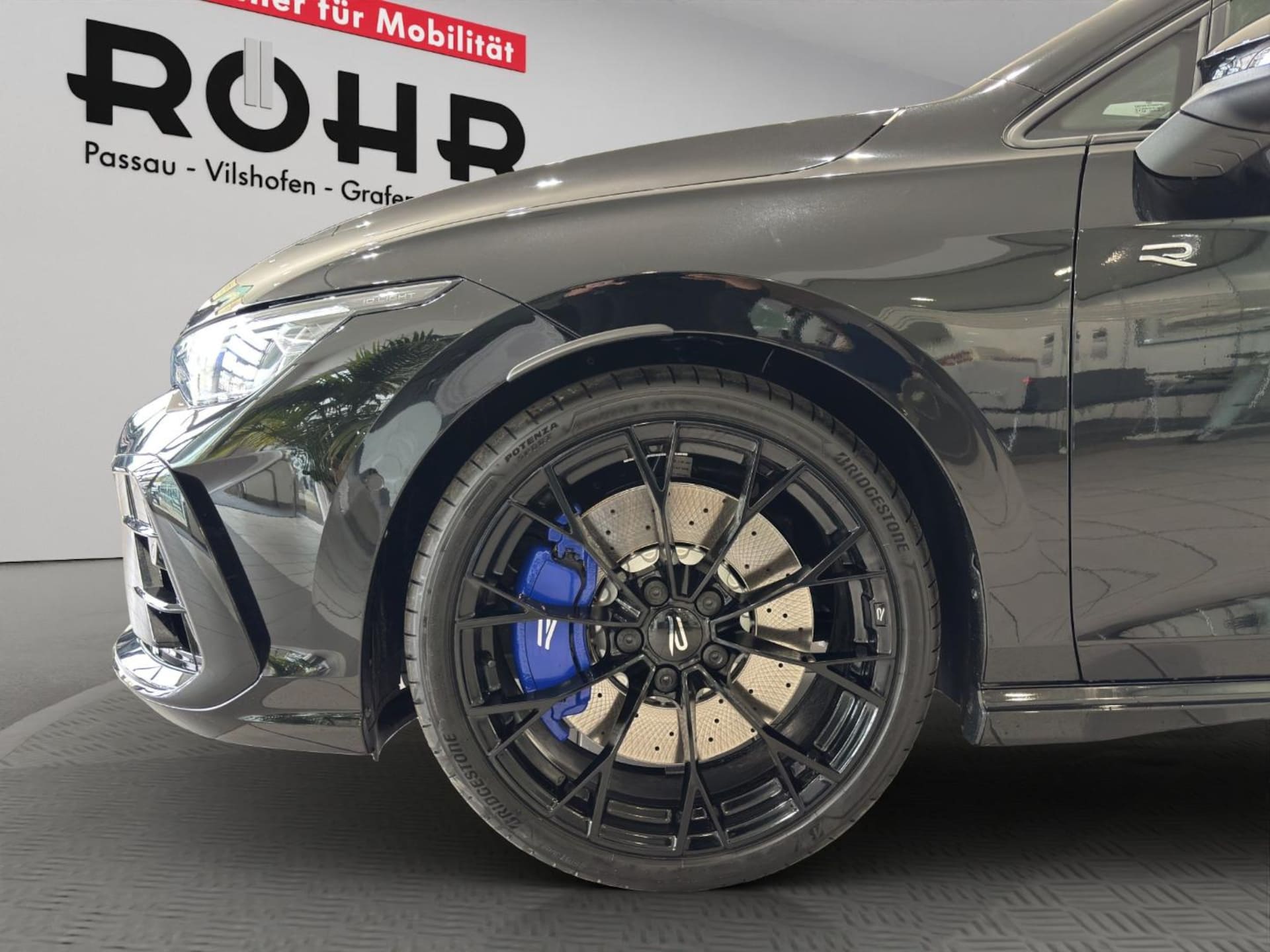 Volkswagen Golf Variant R