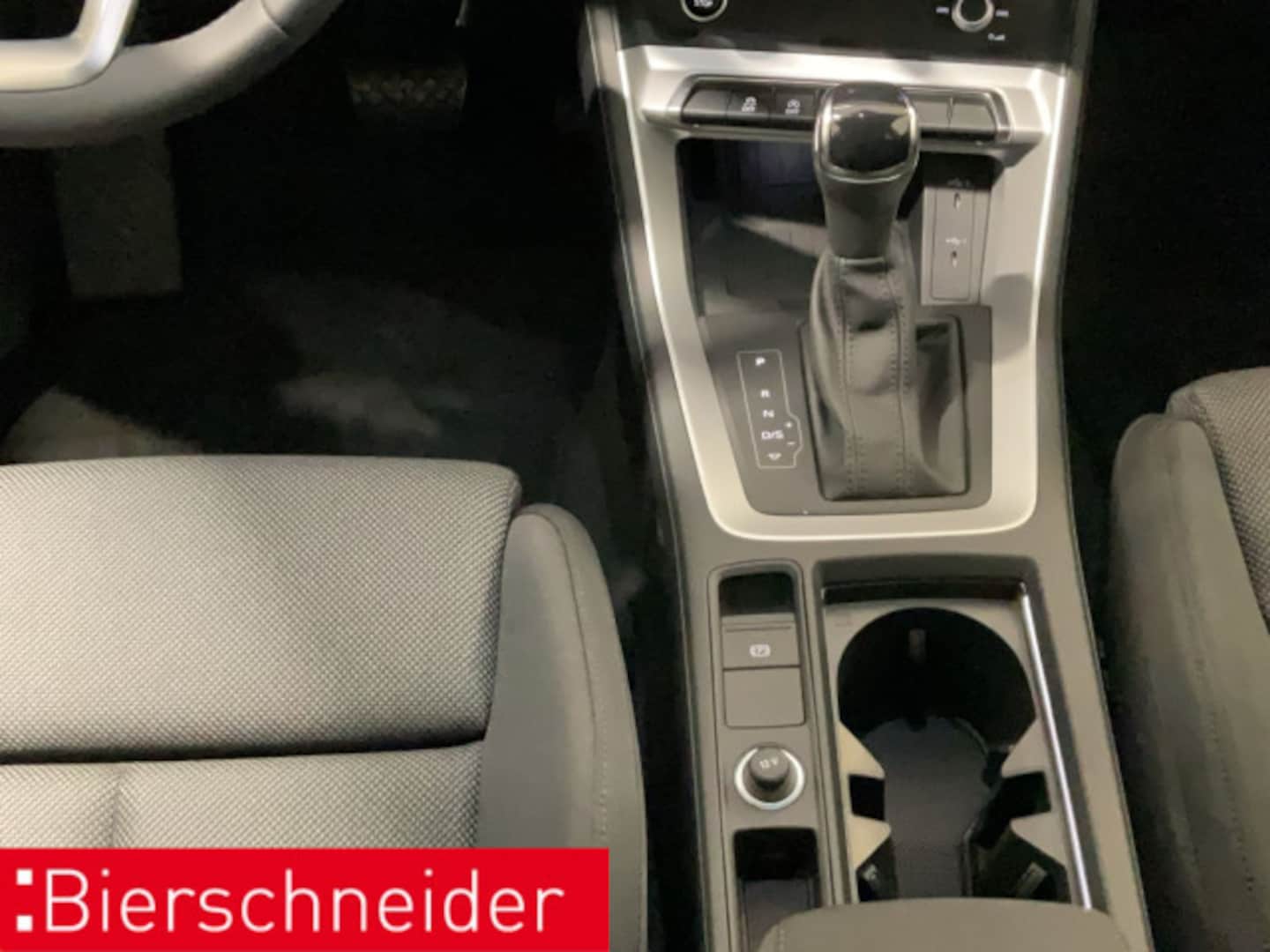 Bild über Audi Q3 TFSI quattro 140 kW S tronic - für weitere Informationen kontaktieren Sie den Audi Partner