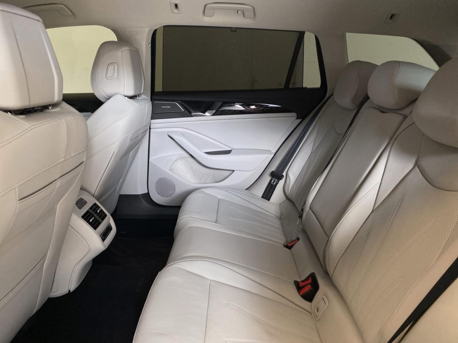 Volkswagen Passat – Bild 7