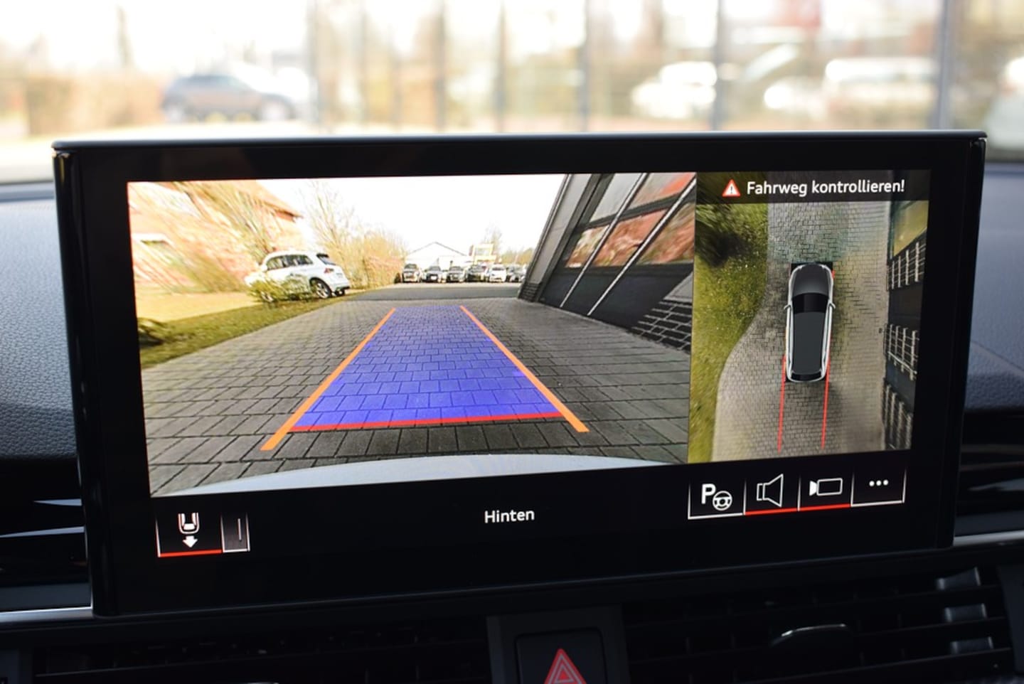 Bild über Audi RS 4 Avant TFSI quattro tiptronic - für weitere Informationen kontaktieren Sie den Audi Partner