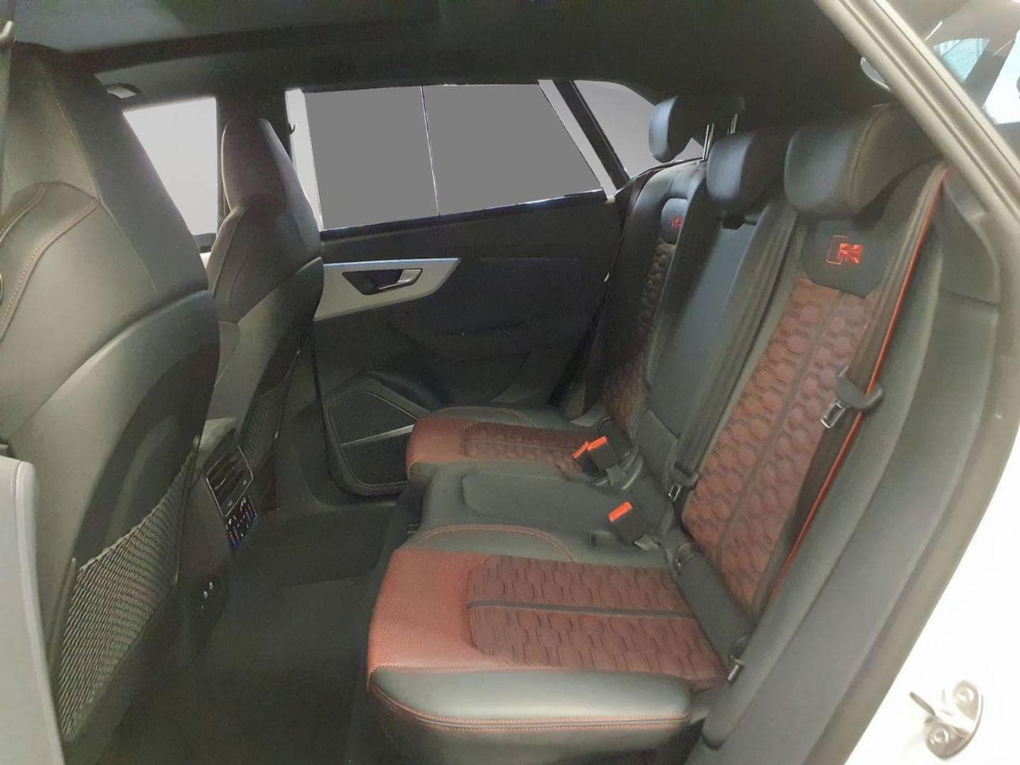 Bild über Audi RS Q8 SUV TFSI quattro 441 kW tiptronic - für weitere Informationen kontaktieren Sie den Audi Partner