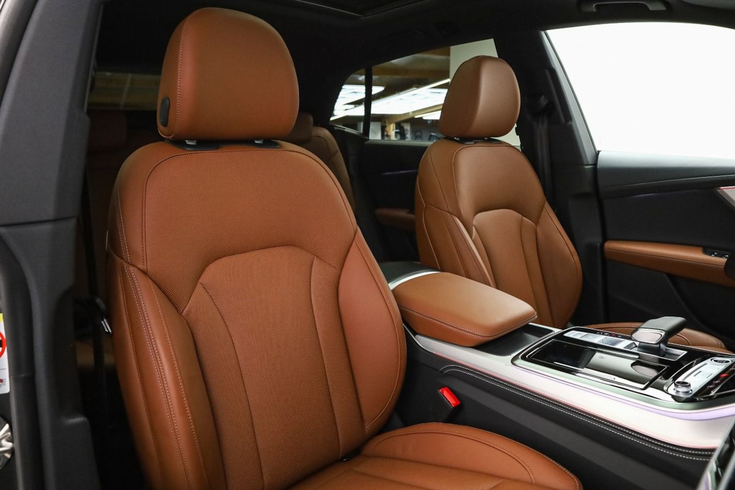 Bild über Audi Q8 SUV TFSI quattro 250 kW tiptronic - für weitere Informationen kontaktieren Sie den Audi Partner