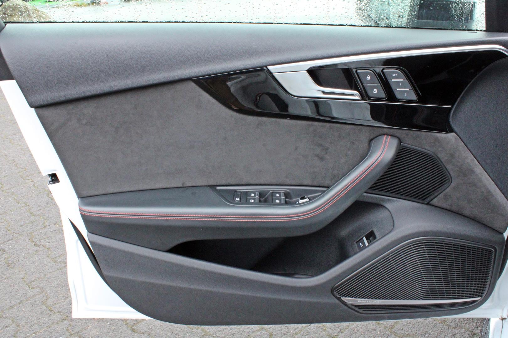 Image about Audi RS 4 Avant TFSI quattro tiptronic