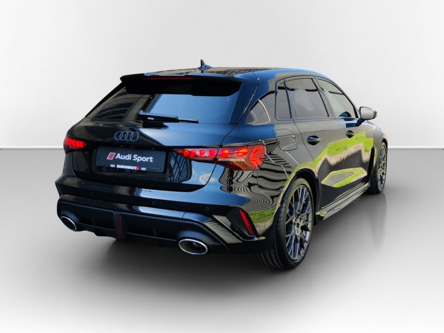 Bild über Audi RS 3 Sportback TFSI quattro S tronic - für weitere Informationen kontaktieren Sie den Audi Partner