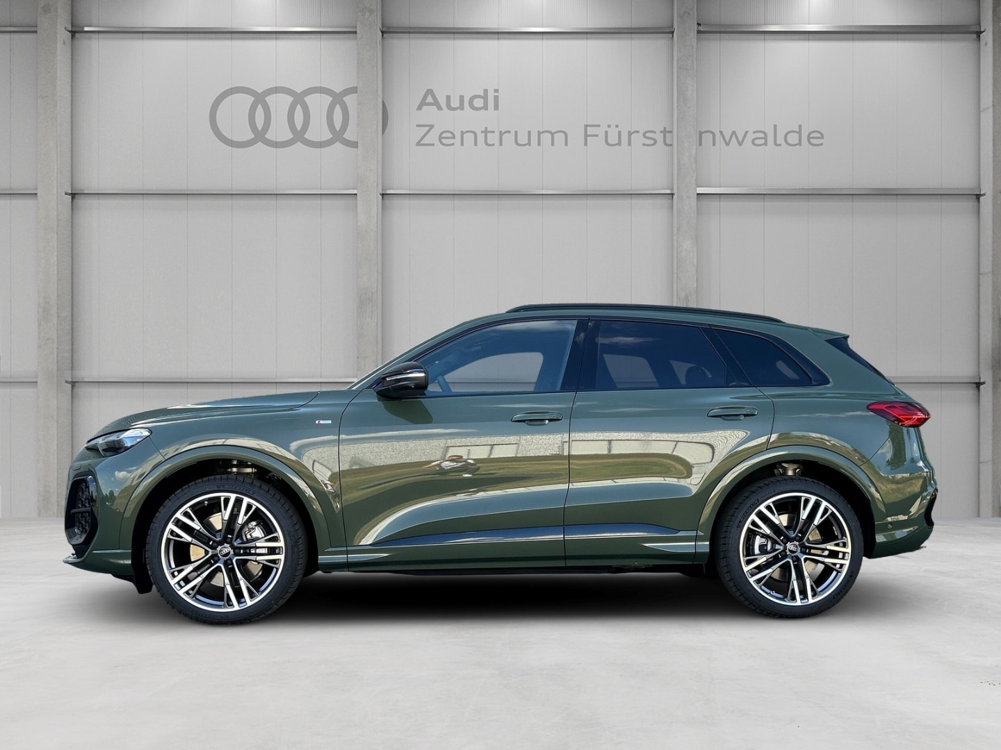 Bild über Audi Q5 SUV TDI quattro 220 kW S tronic - für weitere Informationen kontaktieren Sie den Audi Partner