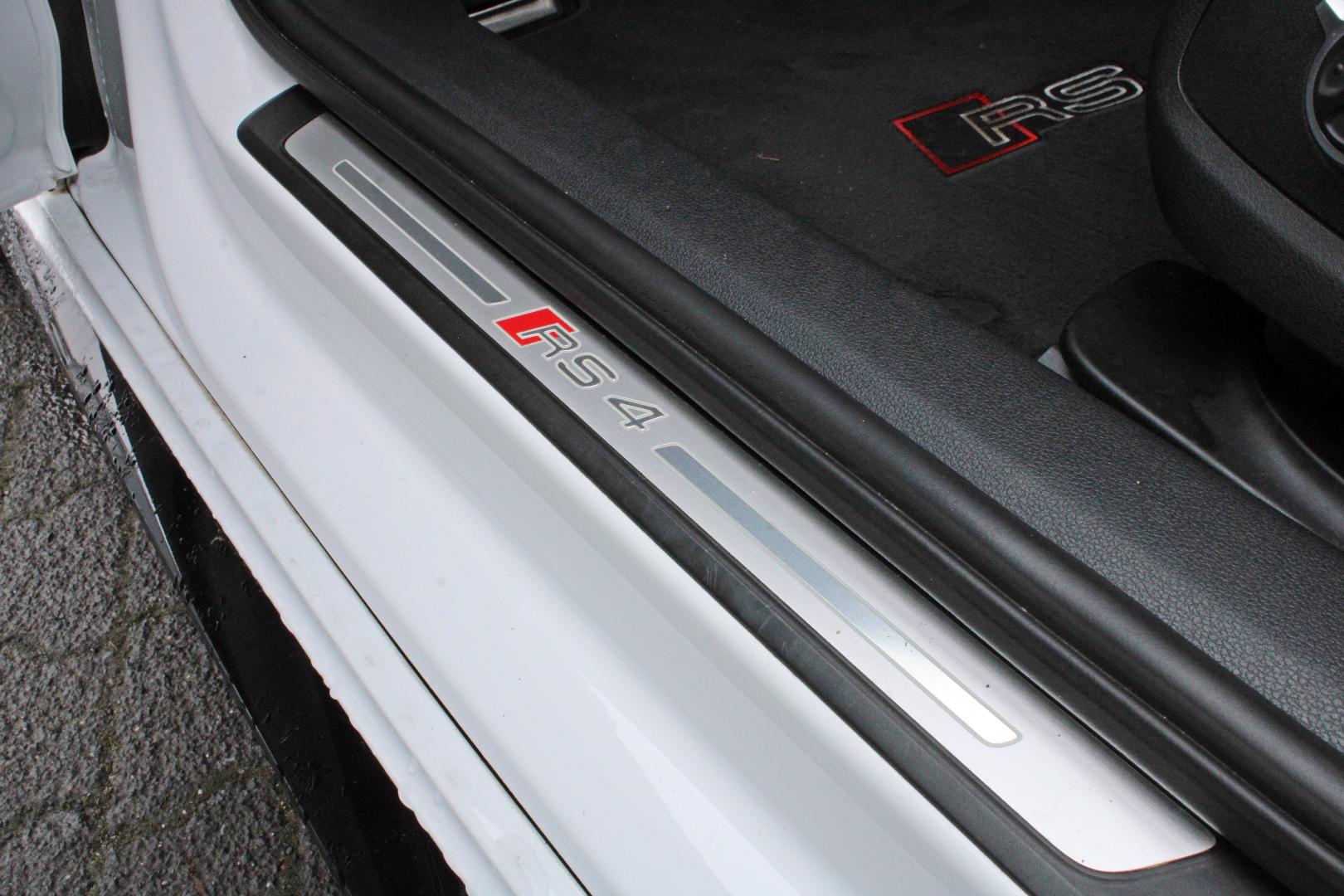 Image about Audi RS 4 Avant TFSI quattro tiptronic